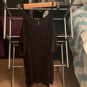 Agnes & Dora cold shoulder top